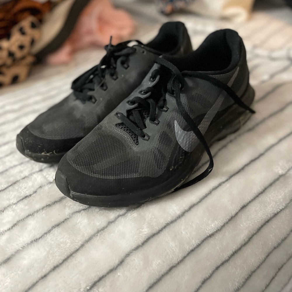 Nike women’s Black Running Shoes